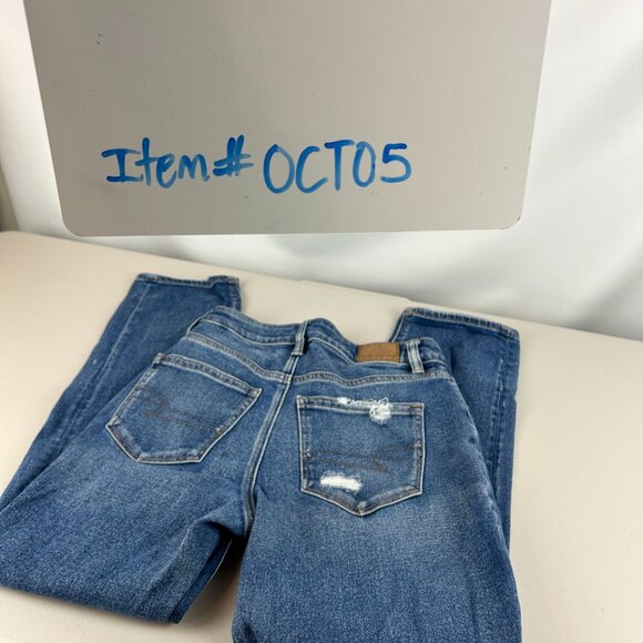 American Eagle Mom Stretch Mom Straight Women's Jean with Distressing Size: 2R - Picture 16 of 16